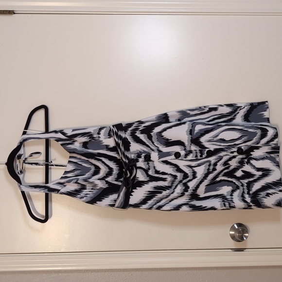 Cache halter top dress size 4. White, black and gray design. - Picture 1 of 5